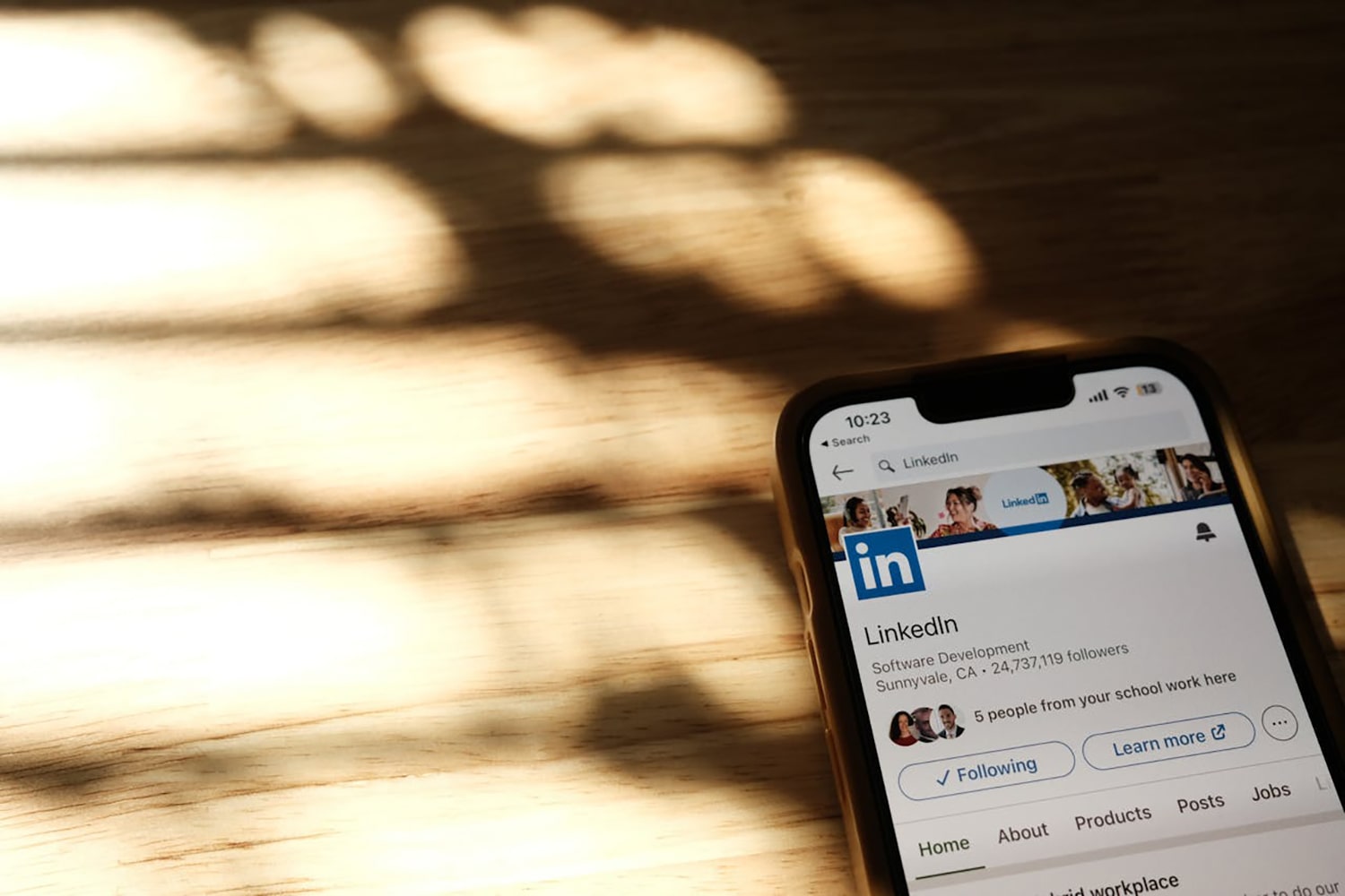 LinkedIn: The Silent Challenger to Twitter/X in the Digital World