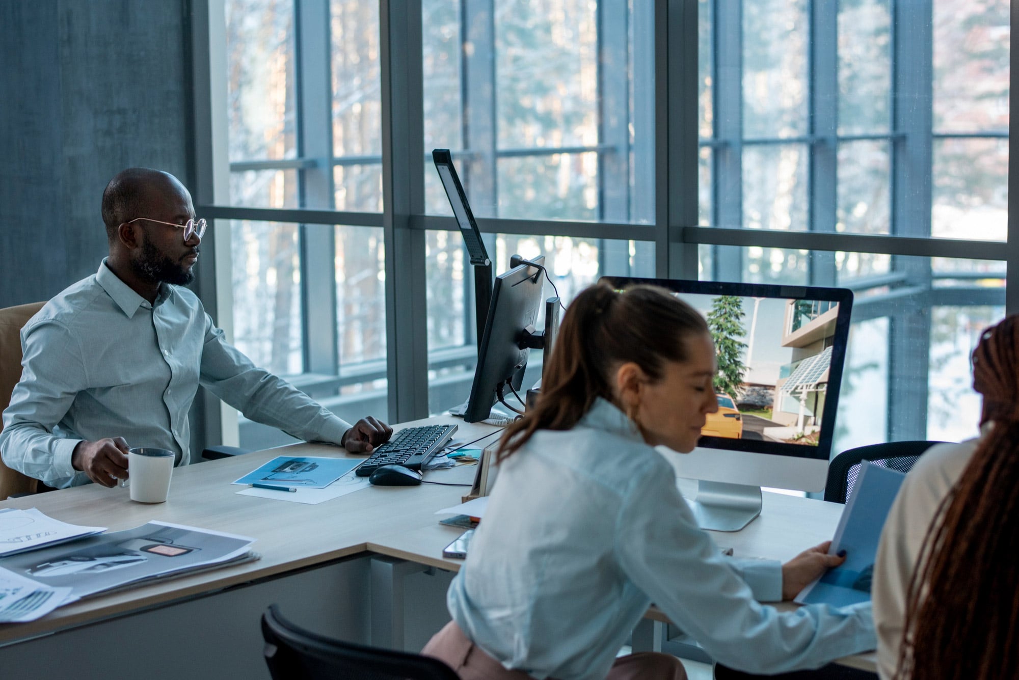 How Companies Adopt Various Technologies to Modernize the Workplace