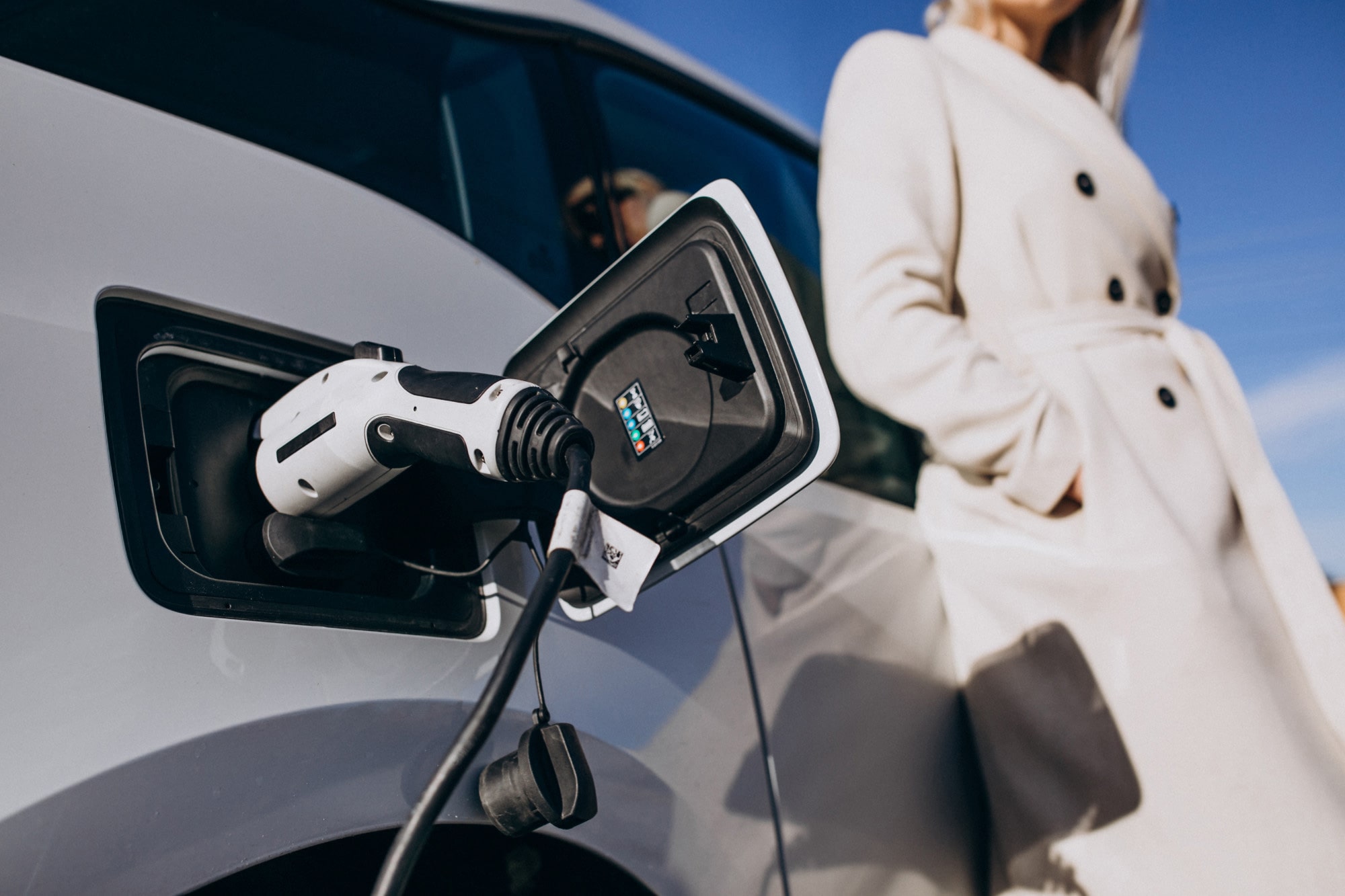 The slowdown in electric vehicle (EV) sales in 2024 has led several automakers to adjust their plans.
