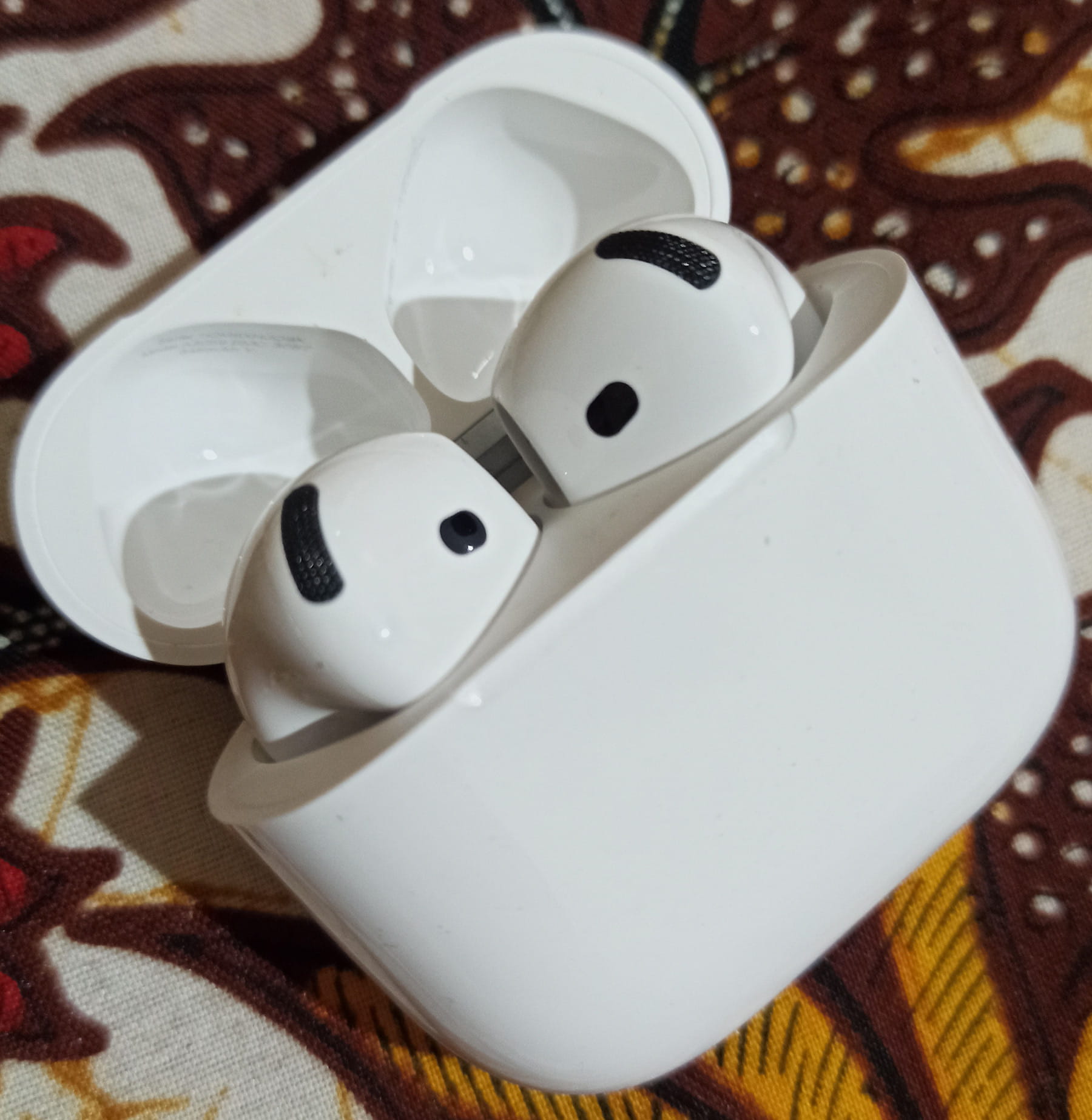 Apple’s Next Challenge: Camera-Equipped AirPods Face Social Backlash Before Launch